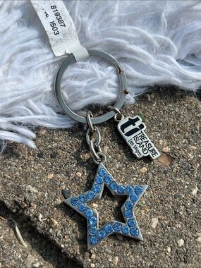 Treasure Island Resort & Casino Las Vegas, Nevada Silver & Blue Star Keychain